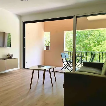 A 350m De La Plage Grand Studio Refait A Neuf